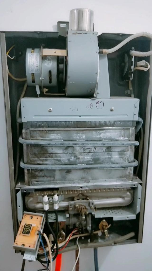 天燃气热水器风压开关故障怎样维修